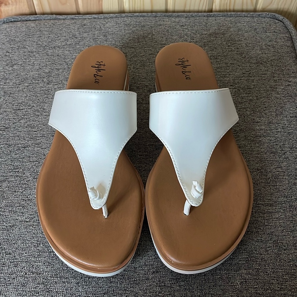 White & Tan thing flat sandals